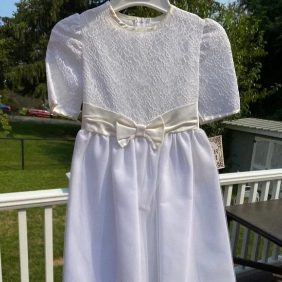 Beautiful White Dress - Size 6X - Picture 2 of 6